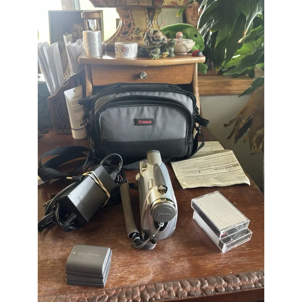 Canon ZR100 MiniDV Camcorder – Tested & Working – w/ Case, Manual, Charger